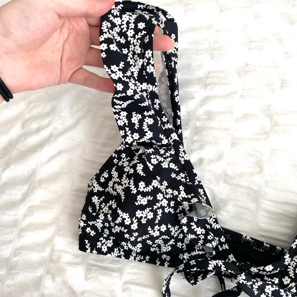 2/$20 Venus black floral ruffle bikini top size s/m - Picture 4 of 6